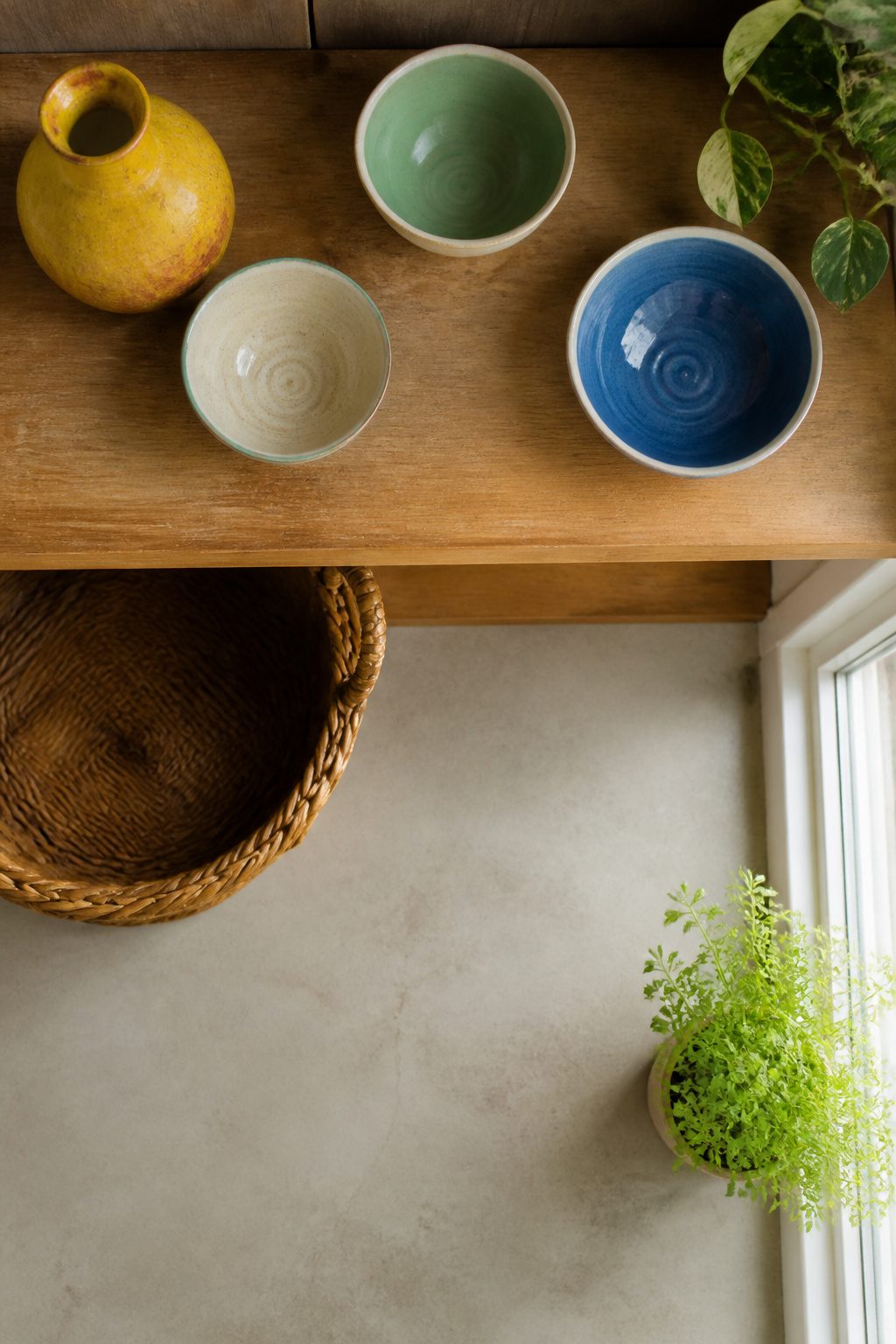 A kitchen display of vintage kitchenware and decorative objects.